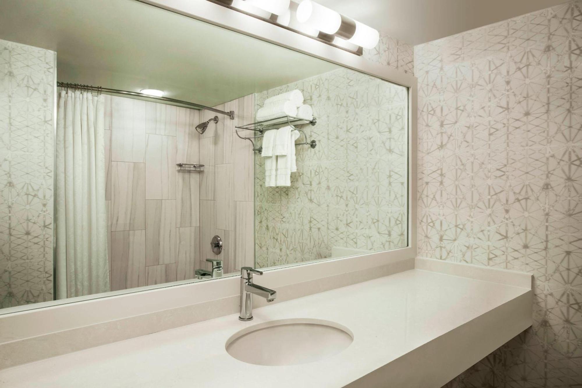 Sheraton Suites Philadelphia Airport Экстерьер фото
