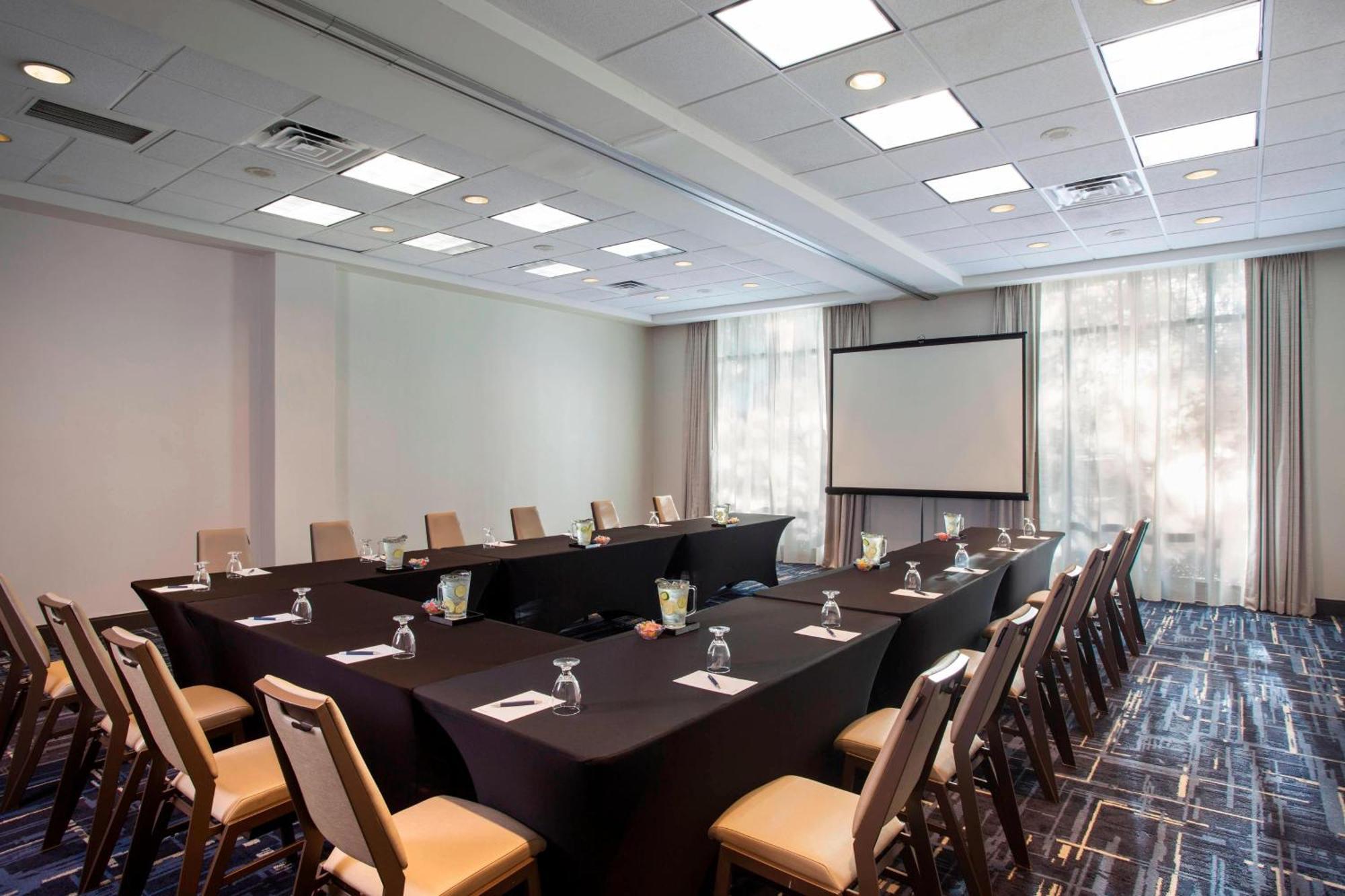 Sheraton Suites Philadelphia Airport Экстерьер фото