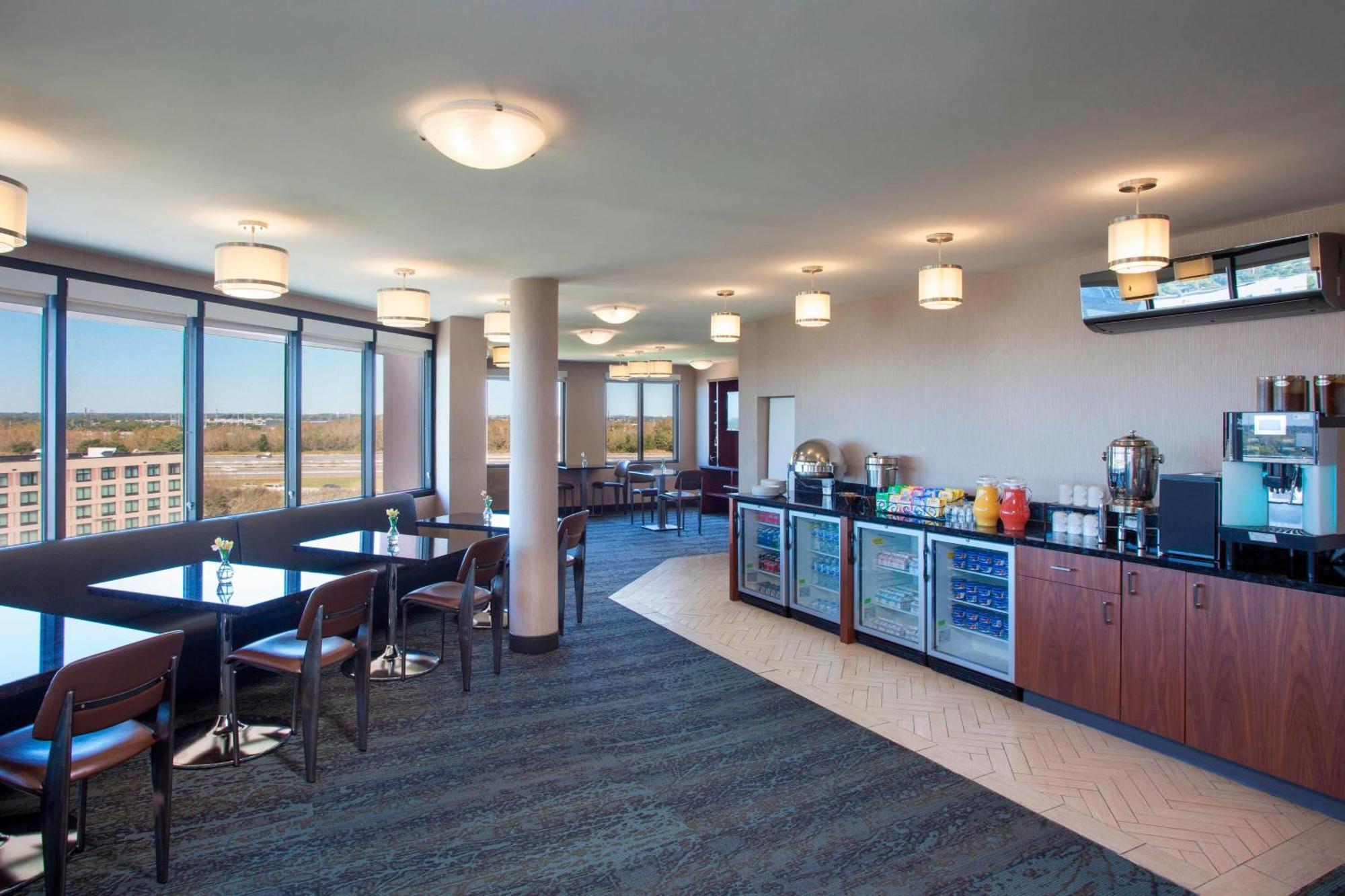 Sheraton Suites Philadelphia Airport Экстерьер фото