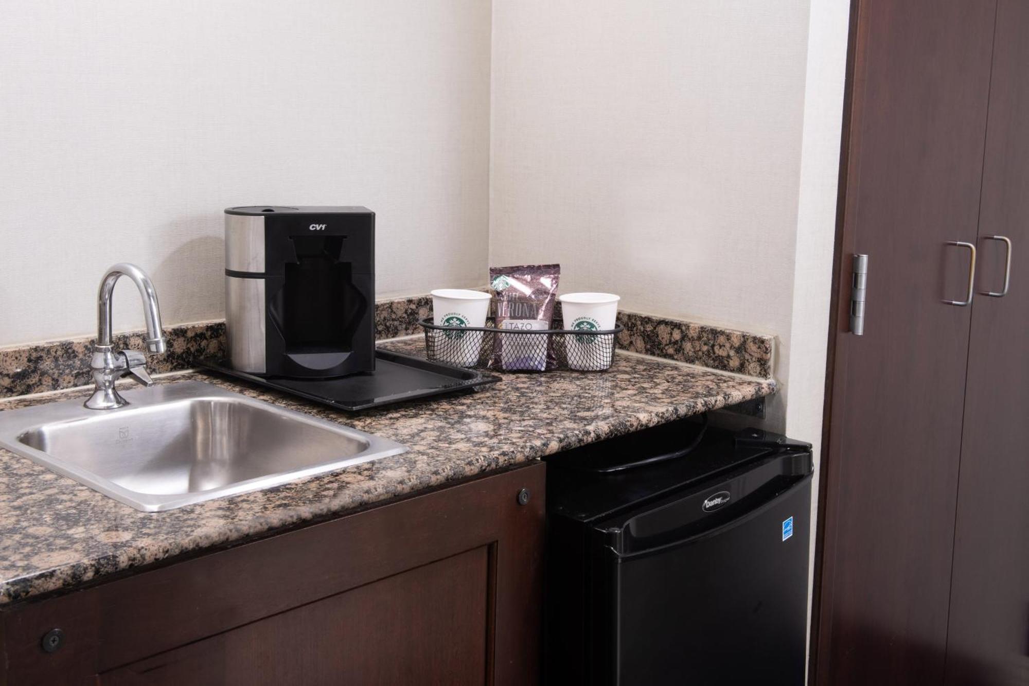 Sheraton Suites Philadelphia Airport Экстерьер фото